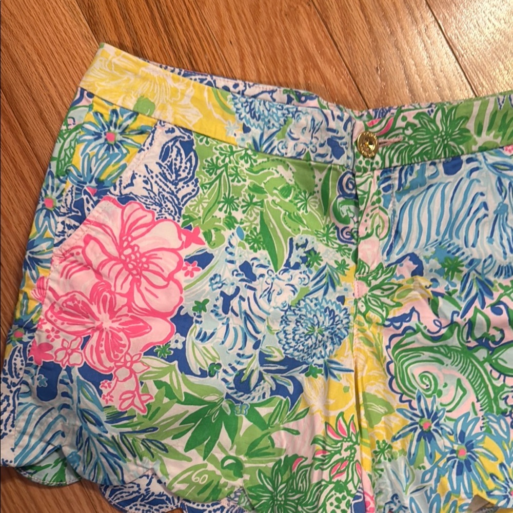 Lilly Pulitzer Women's Floral Print Shorts - Picture 2 of 3